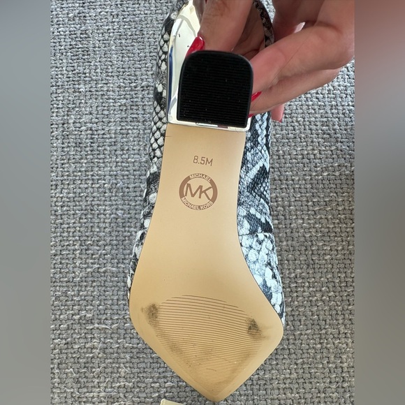 Michael Kors Mid Pump – Snake Embossed Leather – Size 8.5M brand new - Picture 9 of 16